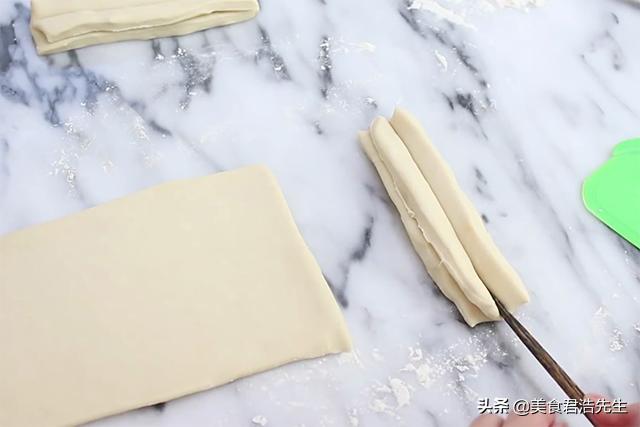 炸油条怎么做酥脆不用泡打粉,家中最简单炸油条方法不用泡打粉