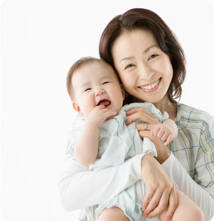 宝宝囟门摸着有点凹正常吗,宝宝囟门是软的但是不跳正常吗