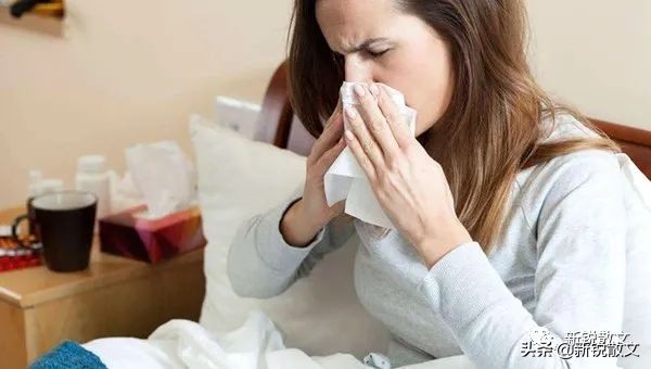 食指背面有裂口又疼又痒怎么回事,为什么食指的手指尖侧面总是裂口