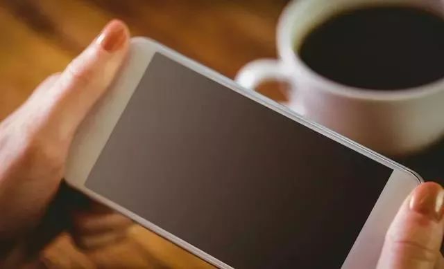 手机屏幕有指纹怎么清洁,手机屏幕脏了怎么清洁不留指纹