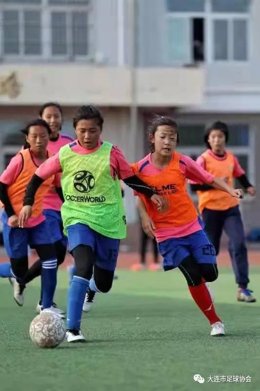 亚足联-中国足协“梦想中国”走进大连市八一希望小学