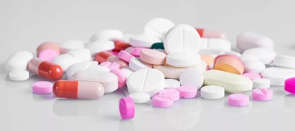 腰椎间盘突出打了封闭还能吃药吗,腰椎间盘突出急性期要不要吃药