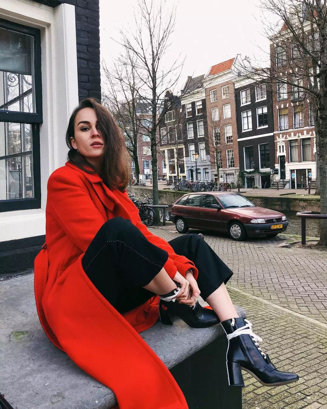 44岁赵薇穿浅绿连衣裙,赵薇黑色礼服裙