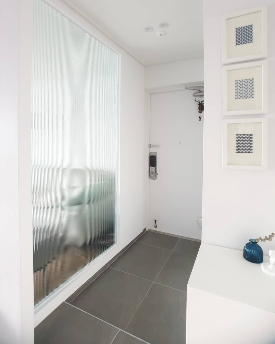 不多买,定期扔,85平米干净得太赏心悦目了,再住10年也照样清爽