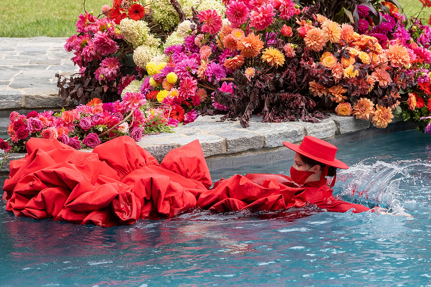 超模怀孕大肚子走秀,超模大肚子走秀