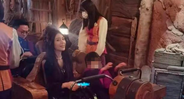 baby首晒2岁小海绵正脸照,baby晒小海绵正脸照