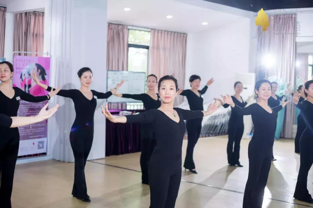 女性气质礼仪培训班,优雅仪态培训报名