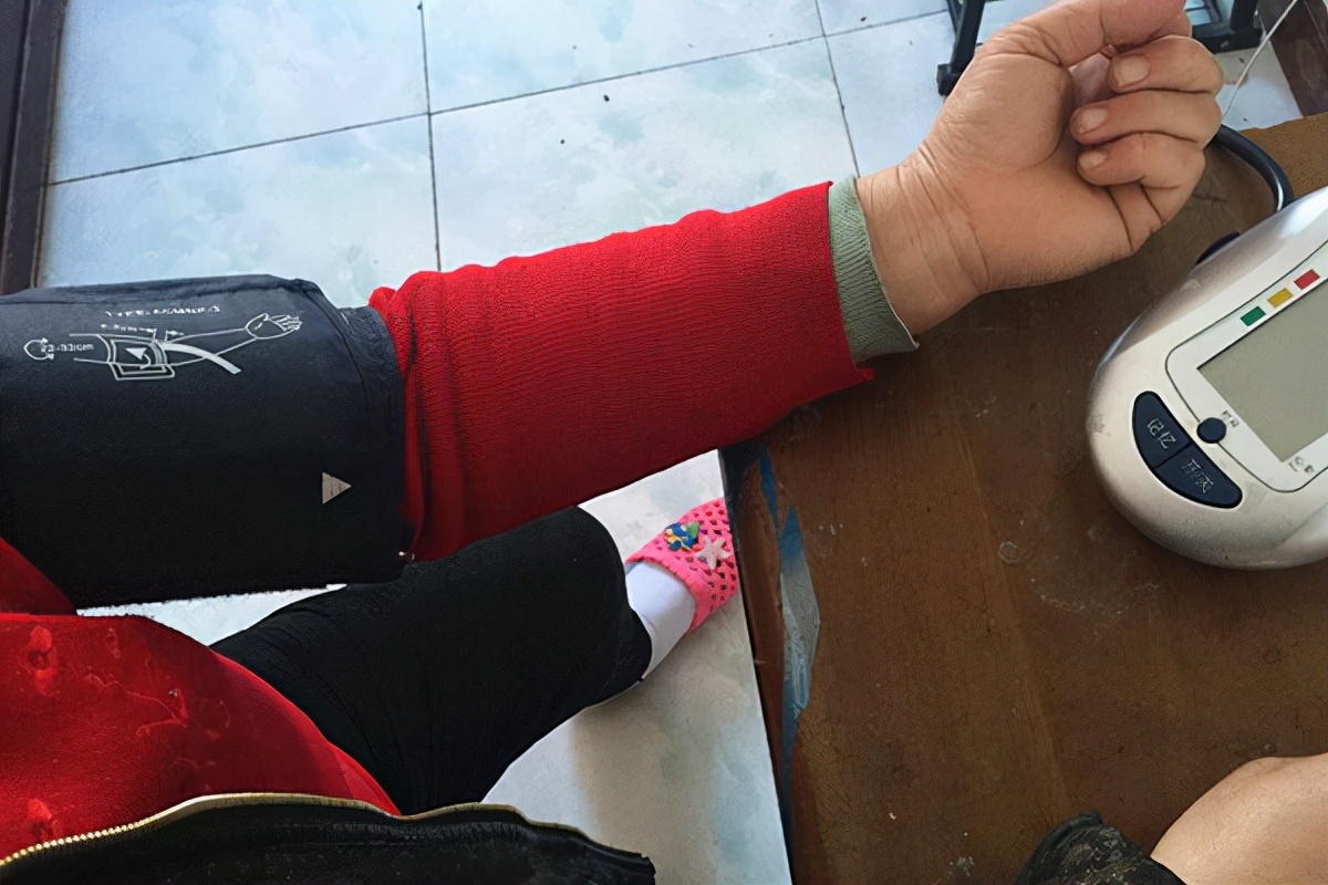 当更年期遭遇高血压教你轻松应对,更年期高血压应怎样对待