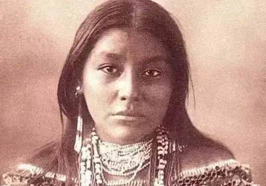 美国西部岩壁上发现商朝文字,已破译的商朝甲骨文图片