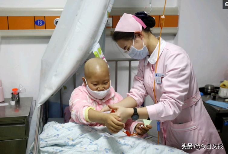 夫妻赚钱救自己的患白血病孩子,卖房救白血病妻子