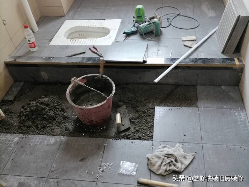 房子两个马桶要不要改一个蹲便器,精装房马桶改蹲便器安装的全过程