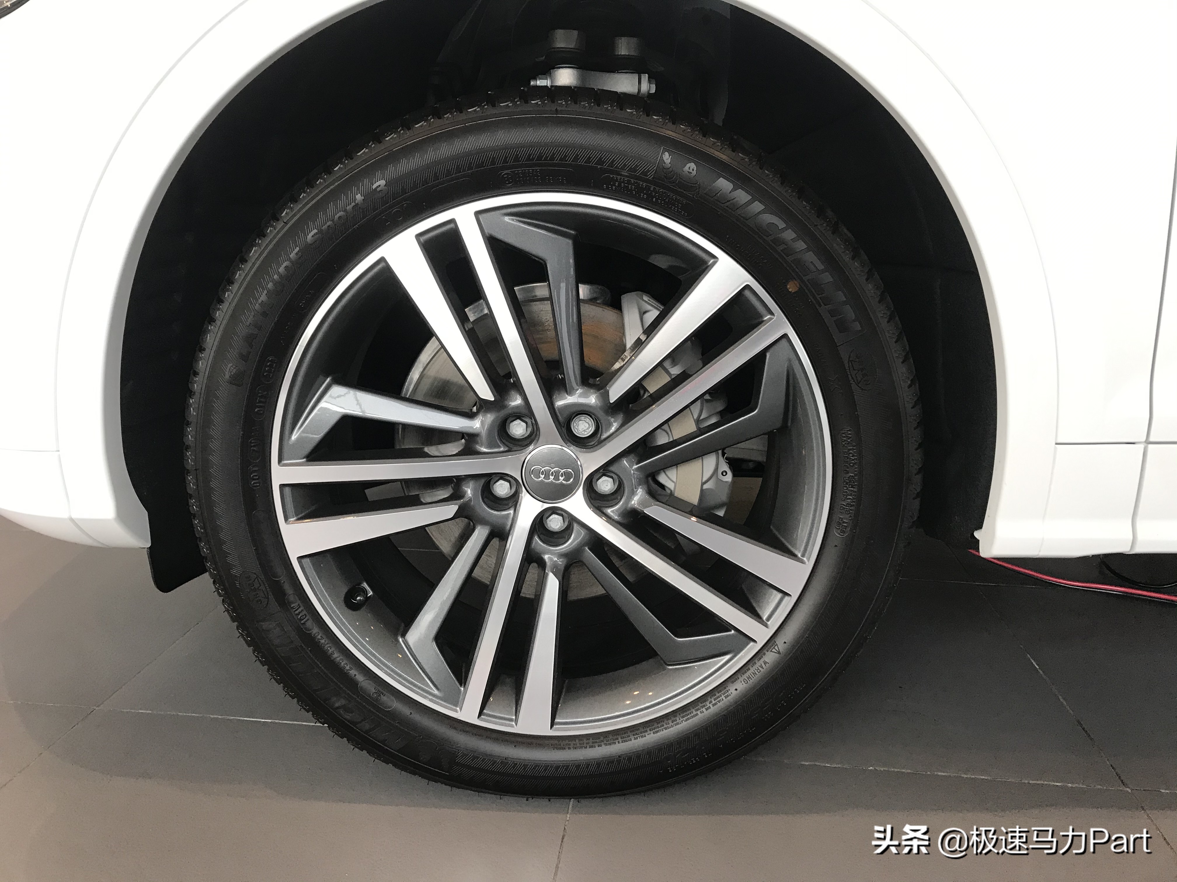 奥迪q5l和汉兰达对比评测视频,2014奥迪q5lsportback评测
