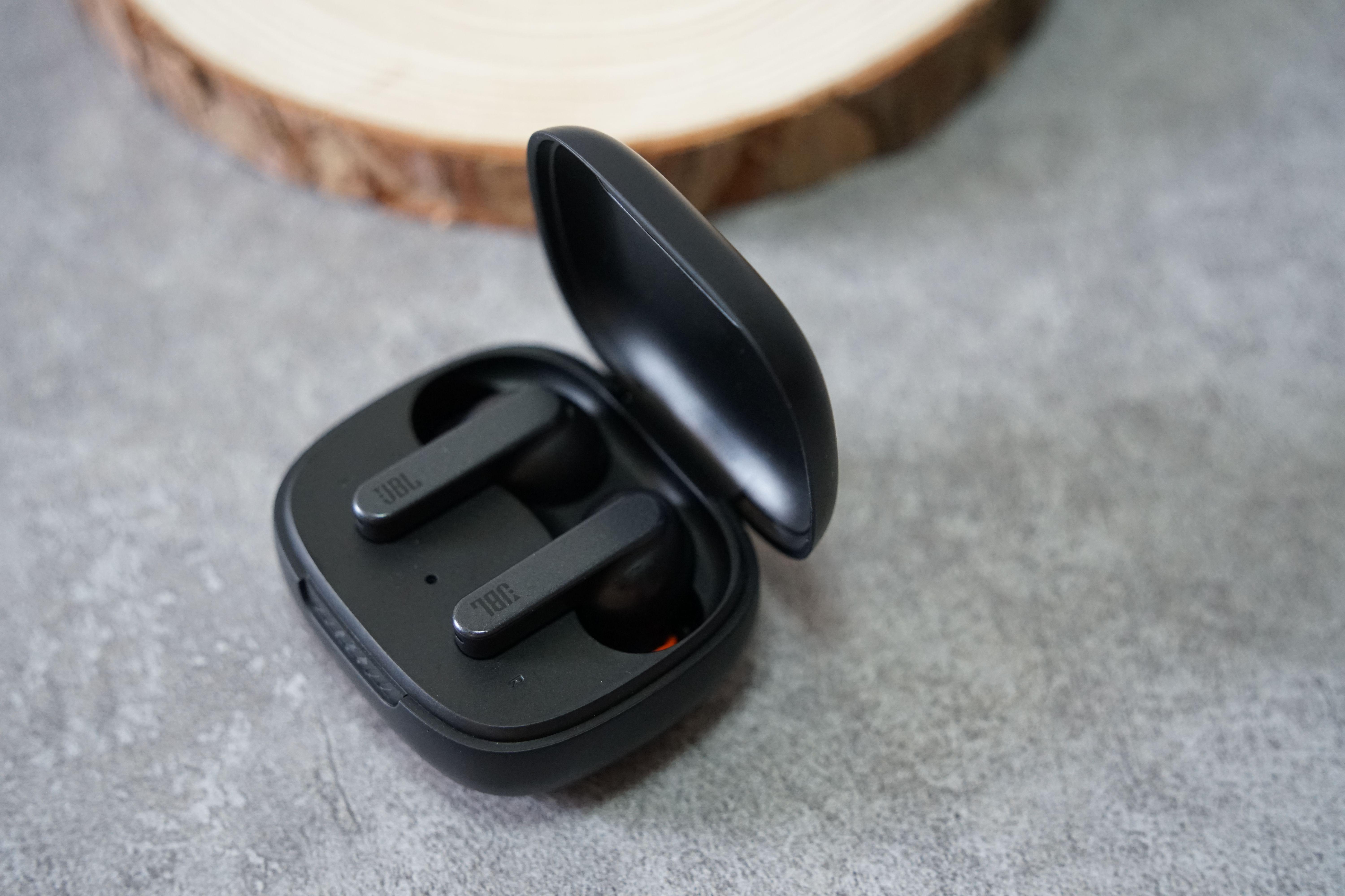 jbllive头戴式降噪耳机评测,jblw100tws无线耳机评测