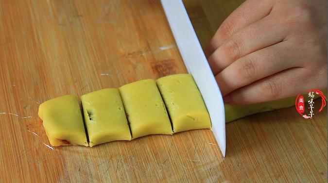 一碗面粉一个鸡蛋做出桃酥,一碗面粉一碗花生做桃酥