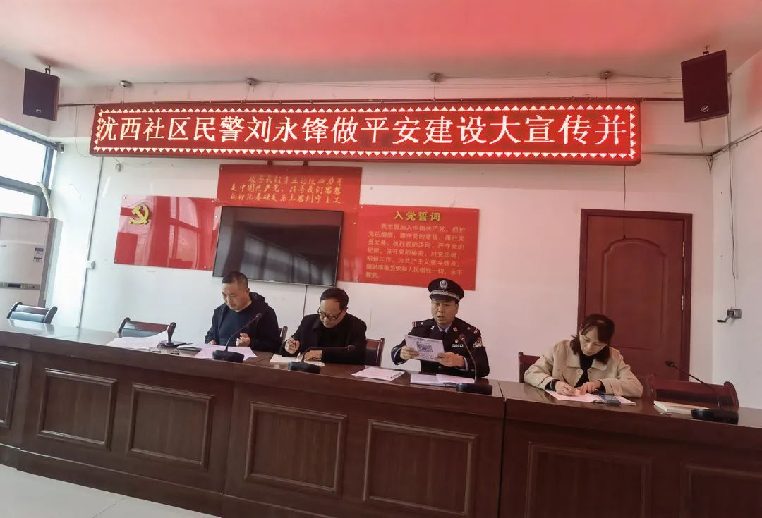 警灯闪烁警笛声响110,警灯全部闪烁提高震慑力