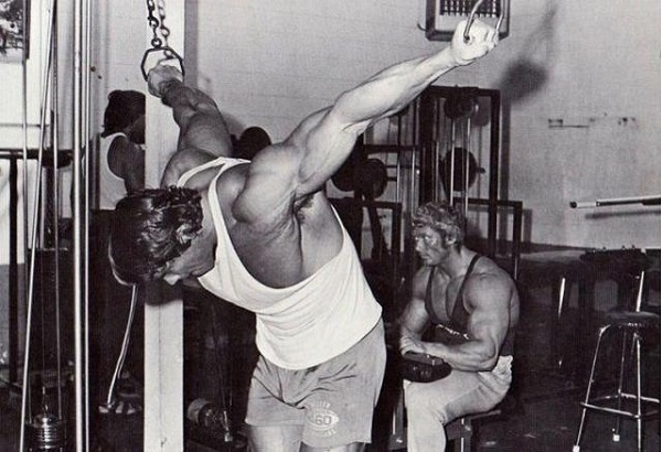 练胸的所有固定器械,练胸的器械绳索怎么调节