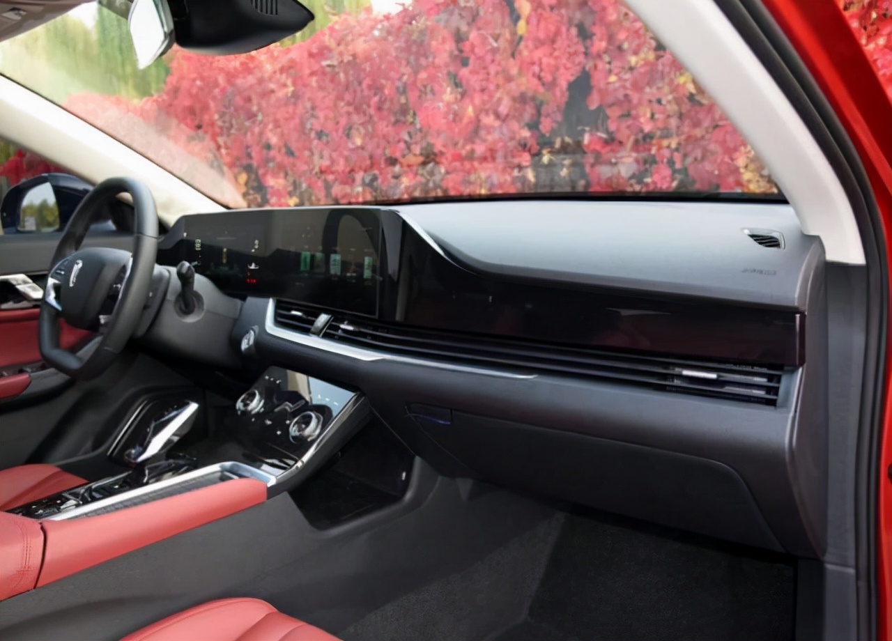 又一国产黑马亮相操控堪比途观,奔腾b70这款车怎么样值得购买吗