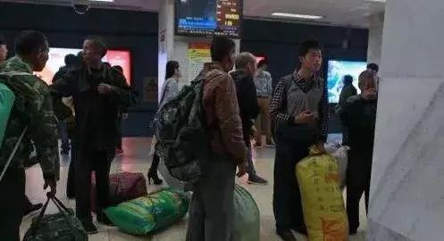 突发！停工通知：所有订单暂停，放假4个月！员工哭了！