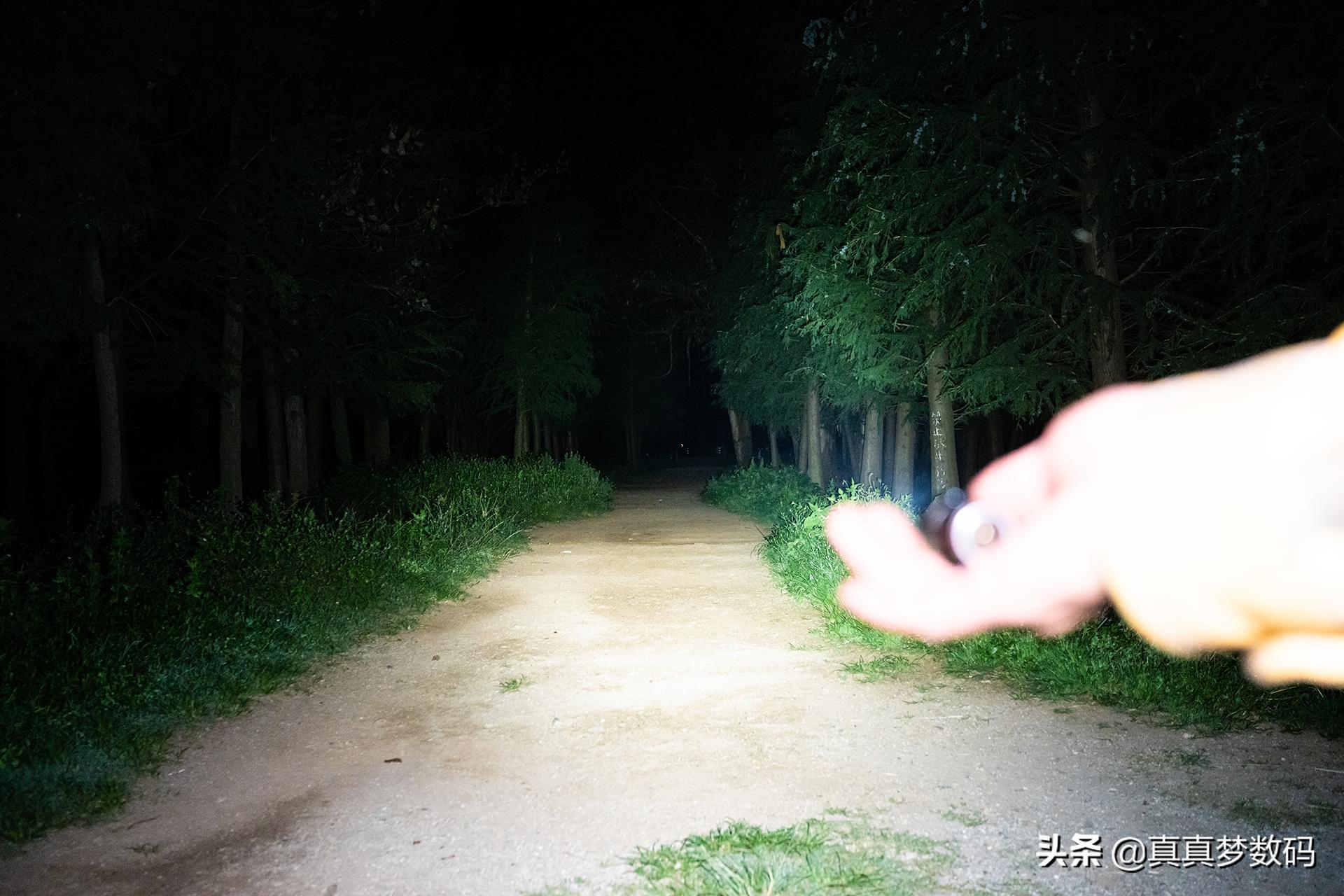 2021强光手电选购经验篇一:盘点我的高性价比强光手电筒