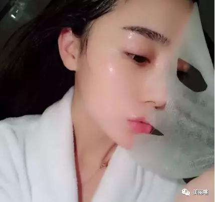 敷完面膜多余的精华怎么办,敷完面膜脸上的精华该不该洗