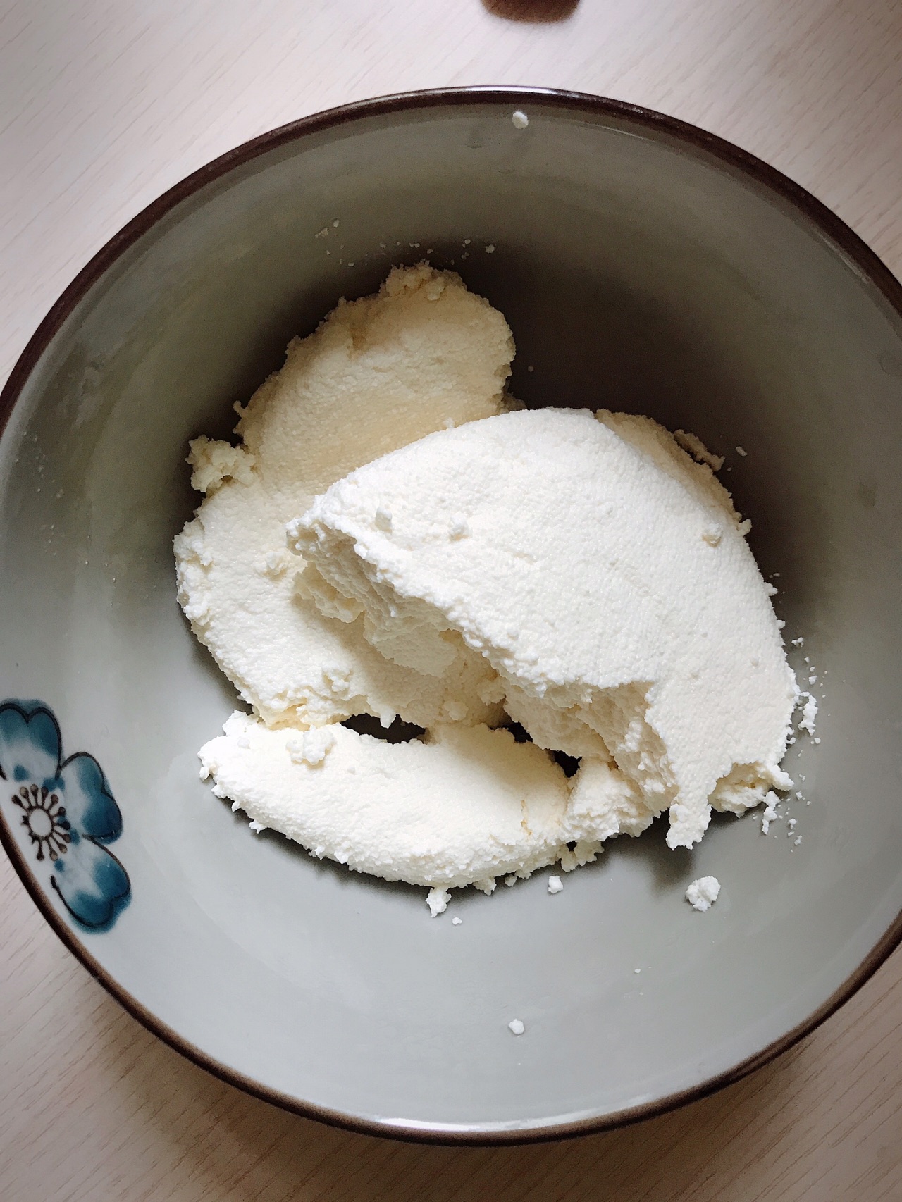 奶油打发的方法和技巧,奶油打发教程要加黄油吗