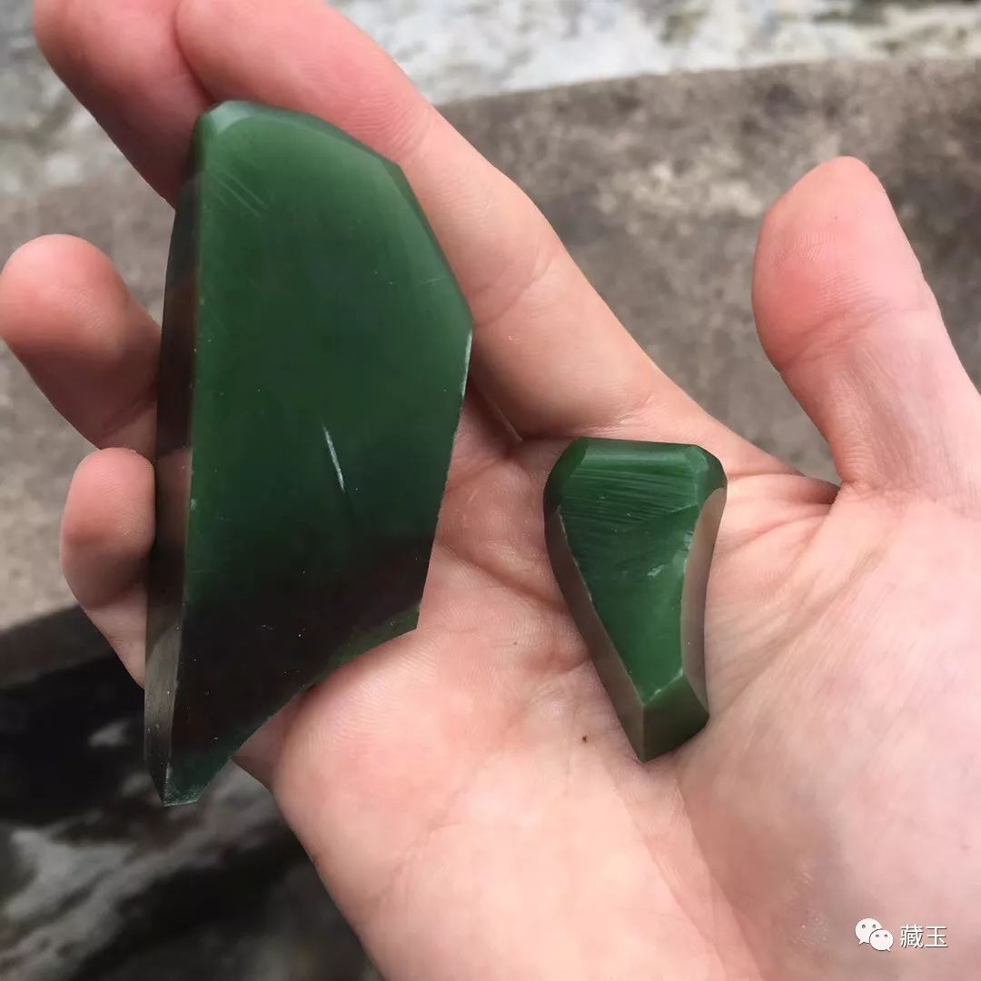 碧玉中顶级颜色是菠菜绿吗,顶级菠菜绿碧玉扳指