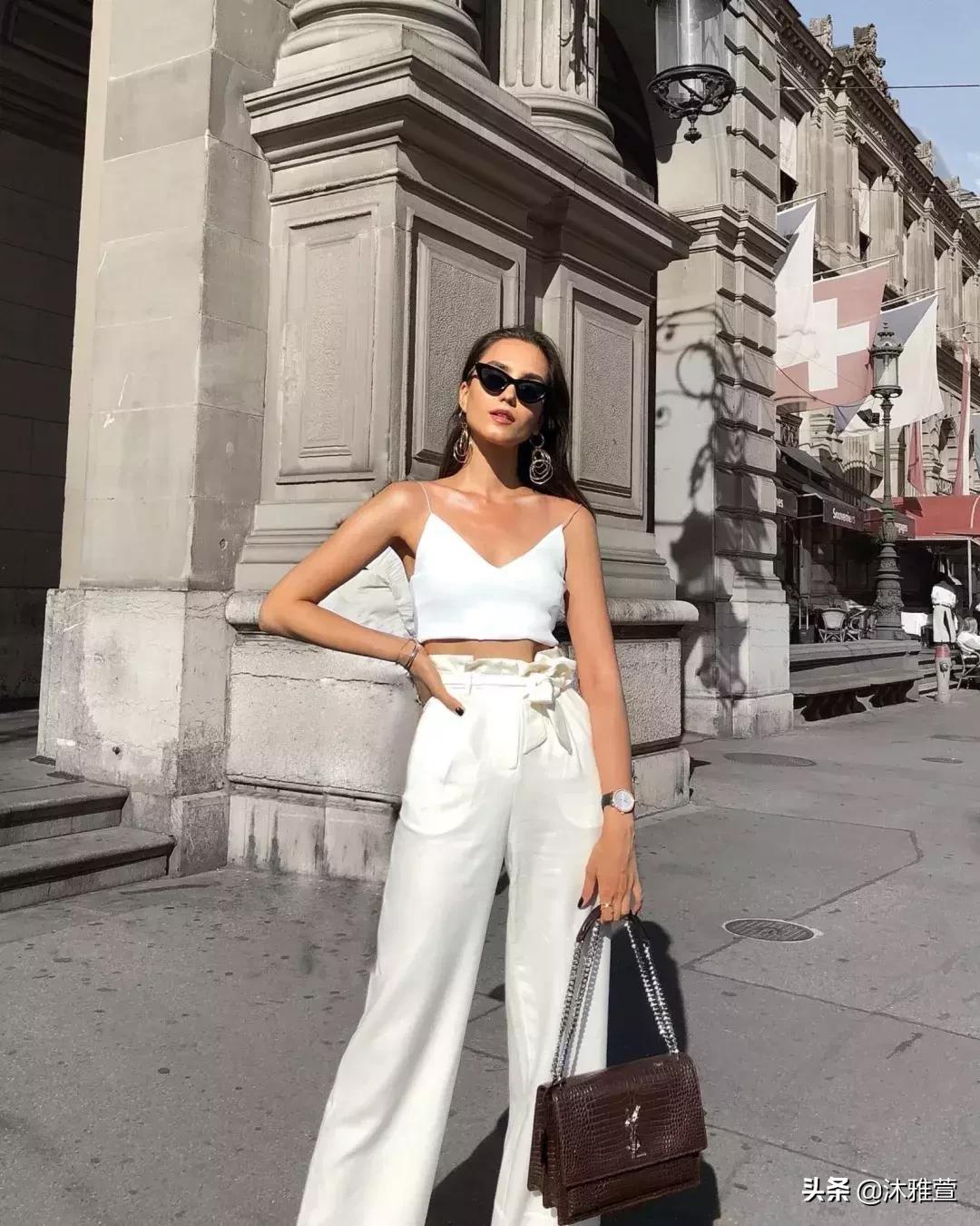 显瘦吊带直筒裤,你穿露肩吊带的样子