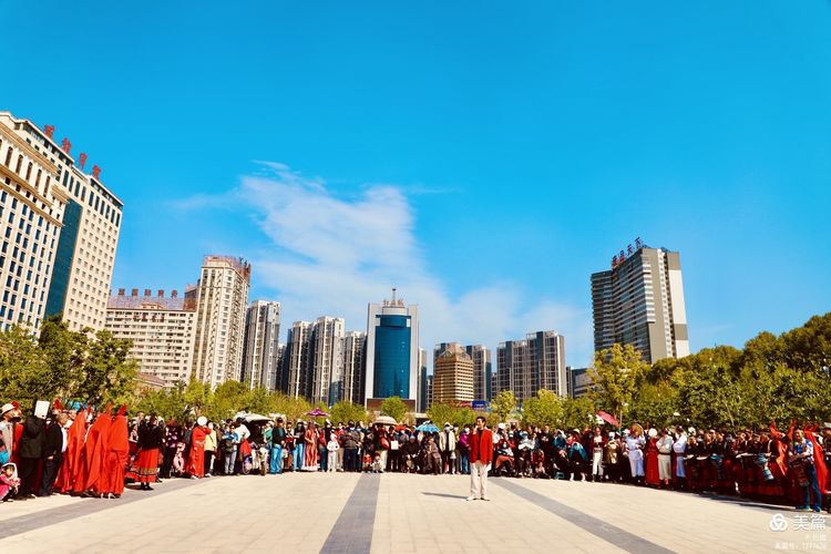 洛阳牡丹广场新疆舞视频,洛阳牡丹广场爵士舞