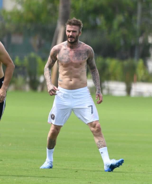 贝克汉姆一家踢球遭批评，虚心接受知错能改，立刻分享防疫建议