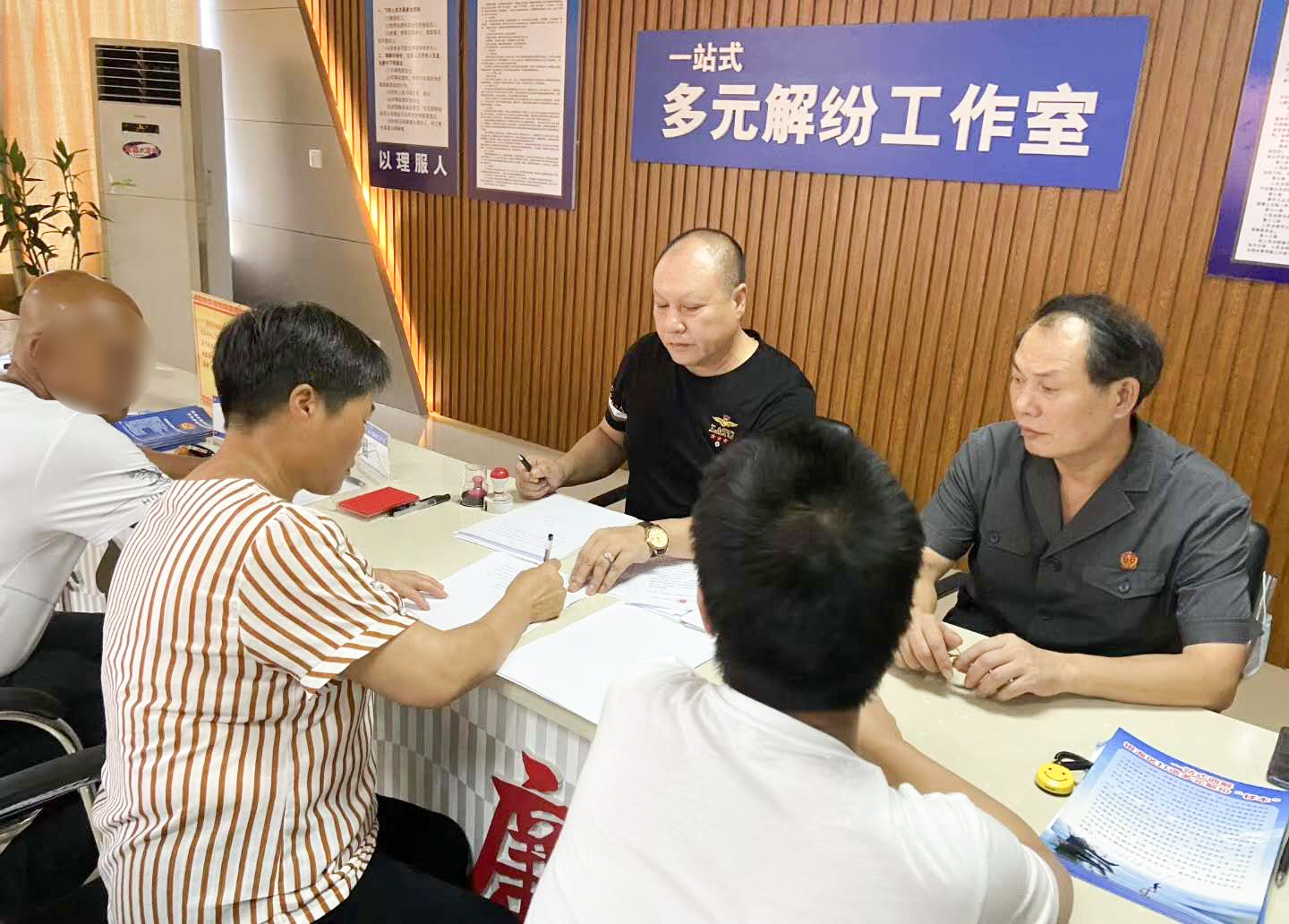 身边的榜样人物文章,身边的榜样家国情怀