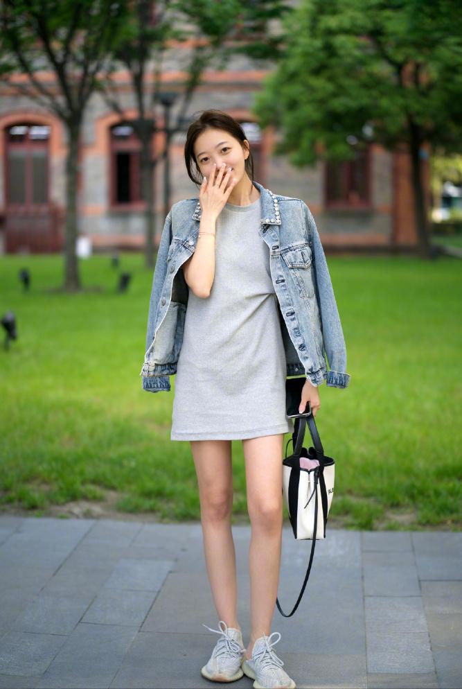 小个子高端气质裙子配平底鞋,裙子不一定要配高跟鞋