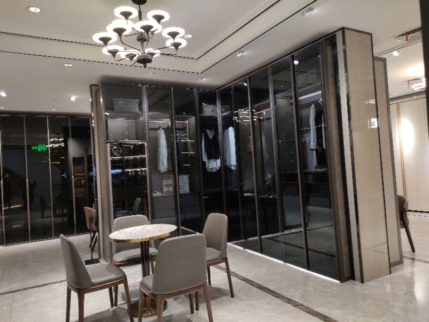 钛晶玻璃门板怎么样,钛晶玻璃门装修效果图