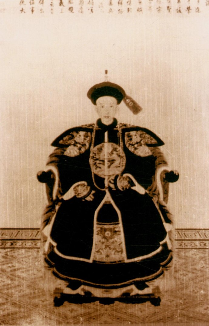 历史书不会告诉你身高182的高富帅和珅,除了贪其实还蛮不错的