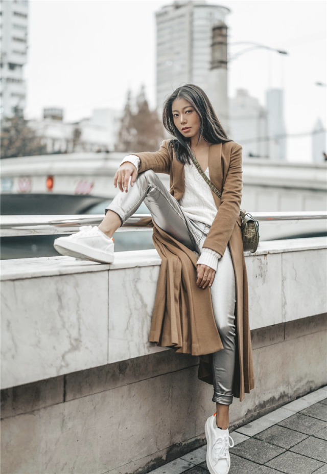 过了40岁的女人多穿些休闲装舒适,40岁适合穿哪种衣服时尚减龄大气