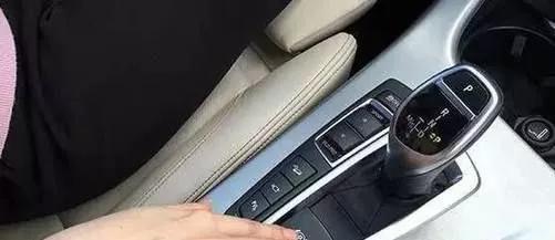 电子手刹起步时用踩刹车吗,电子手刹需要手动释放吗