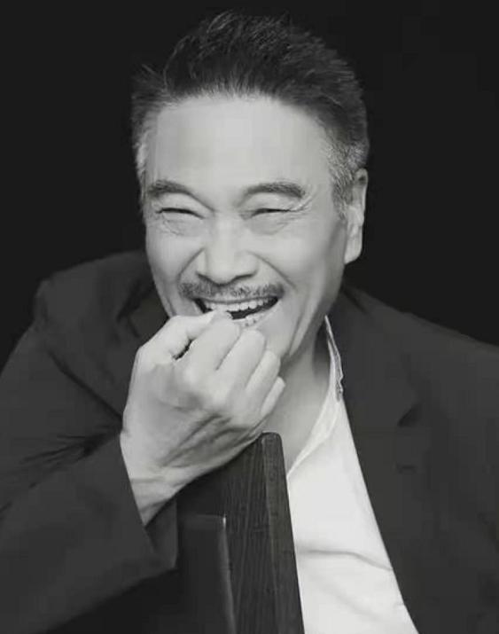 他走了,他的一生,荒唐,荒谬,荒诞,但,从未荒废过