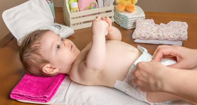 婴儿下巴湿疹可以抹贝亲屁屁霜吗,宝宝红屁股湿疹怎么处理