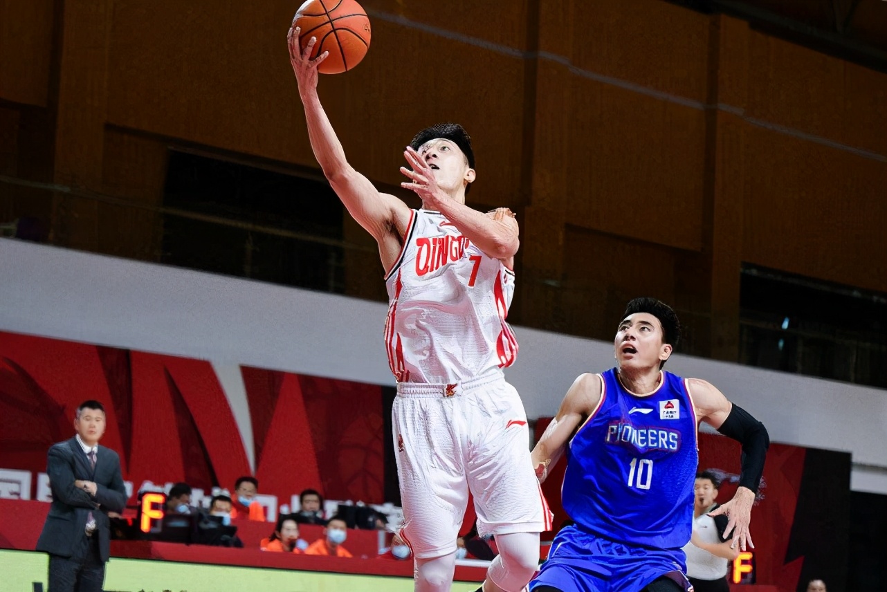 亚当斯2017,亚当斯30分6助攻带领深圳险胜浙江