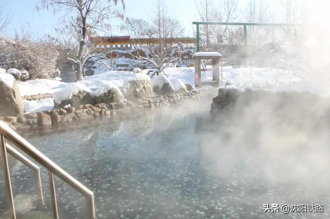 这个季节很适合泡温泉,到五龙背泡温泉放松一下心情