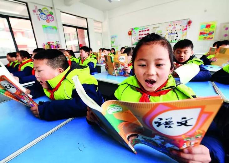 小学生作文下雨了一年级,小学生作文下雨天啦