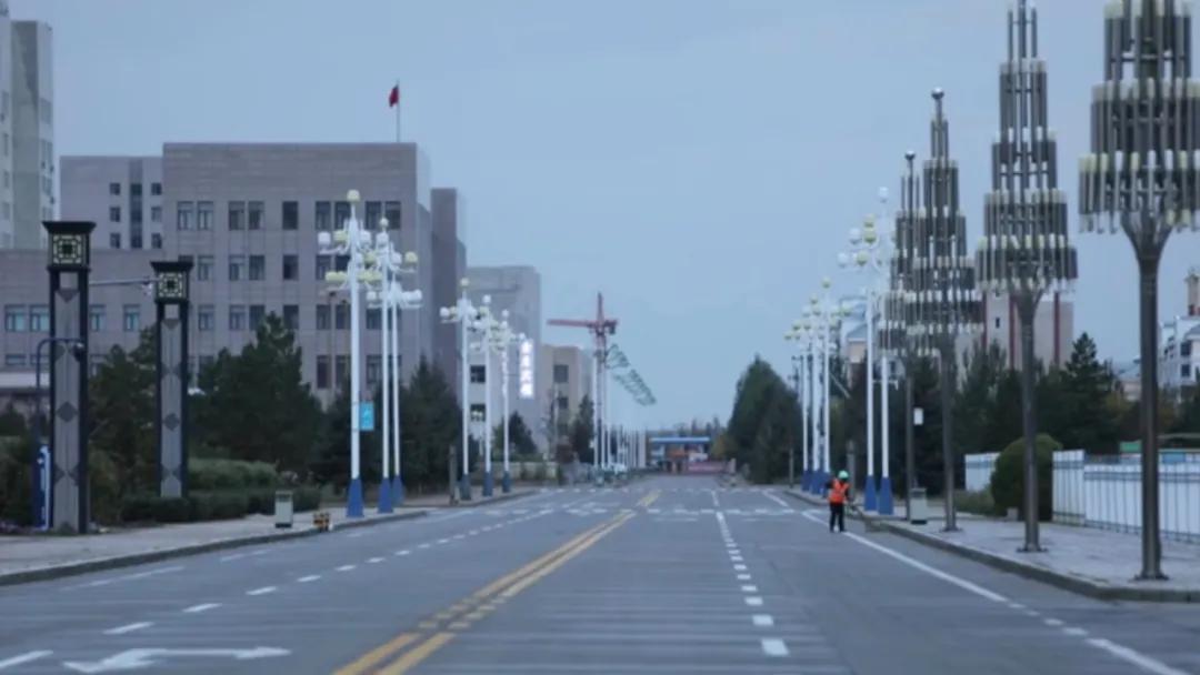 「为你，节日里依旧坚守」致敬“黄玫瑰”，他们让城市更美丽