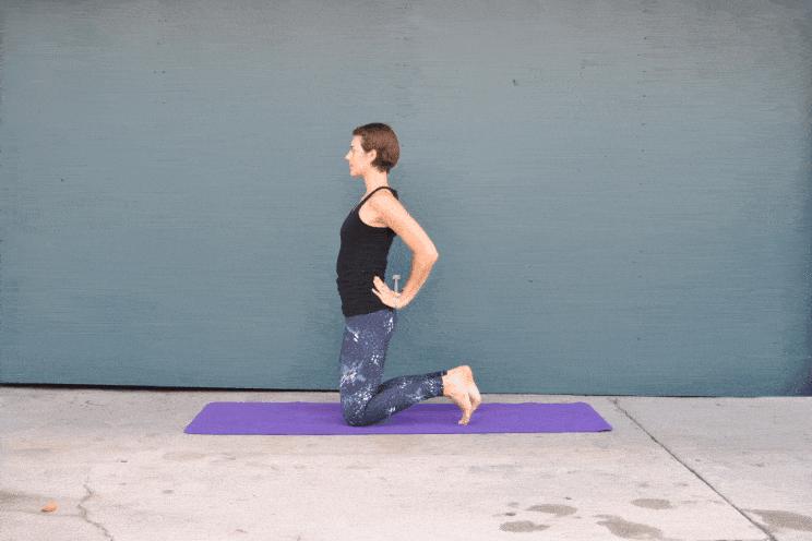 久坐瑜伽缓解腰部僵硬,缓解久坐腰痛的瑜伽动作