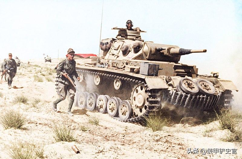非洲军团的*用军**车辆，为何最初全是德国灰涂装？