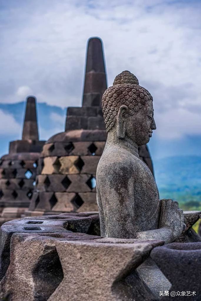 世界最大的佛寺在哪里,婆罗浮屠塔附近寺庙