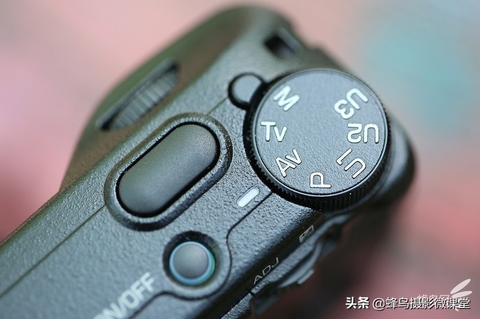 相机测评：理光GR3扫街拍照神器6199元买的不只是情怀