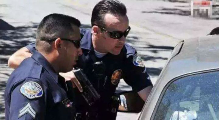 中国小伙在美国开警车,中国小伙国外开中国警车