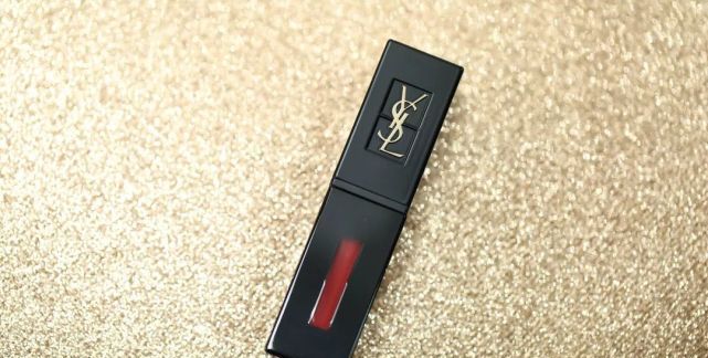 买支口红几百块还说色号不对,买口红被专柜推荐色号忽悠了