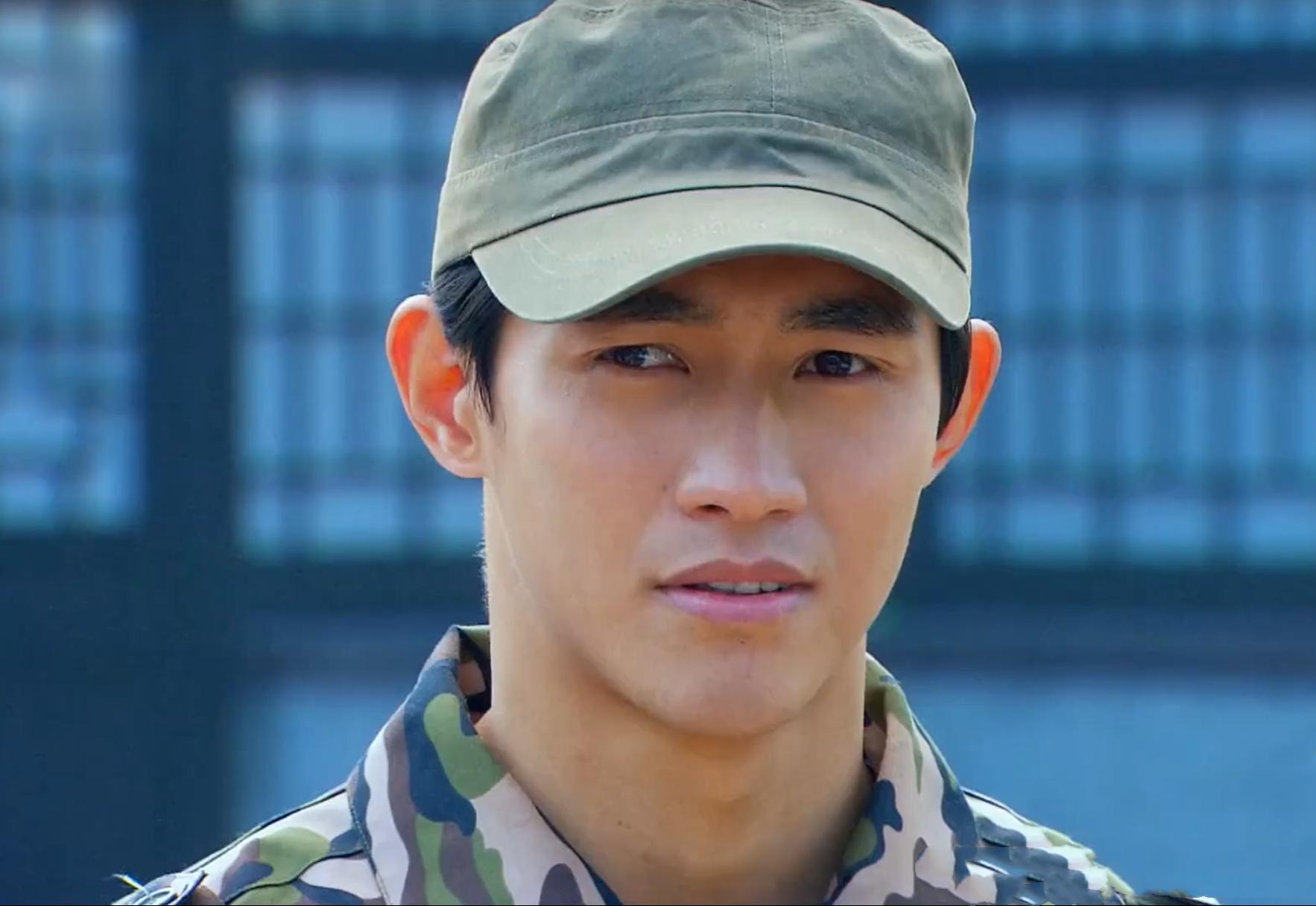 考古《偏偏喜欢你》高伟光的青葱年华，挥汗的兵哥哥，别提多俊朗