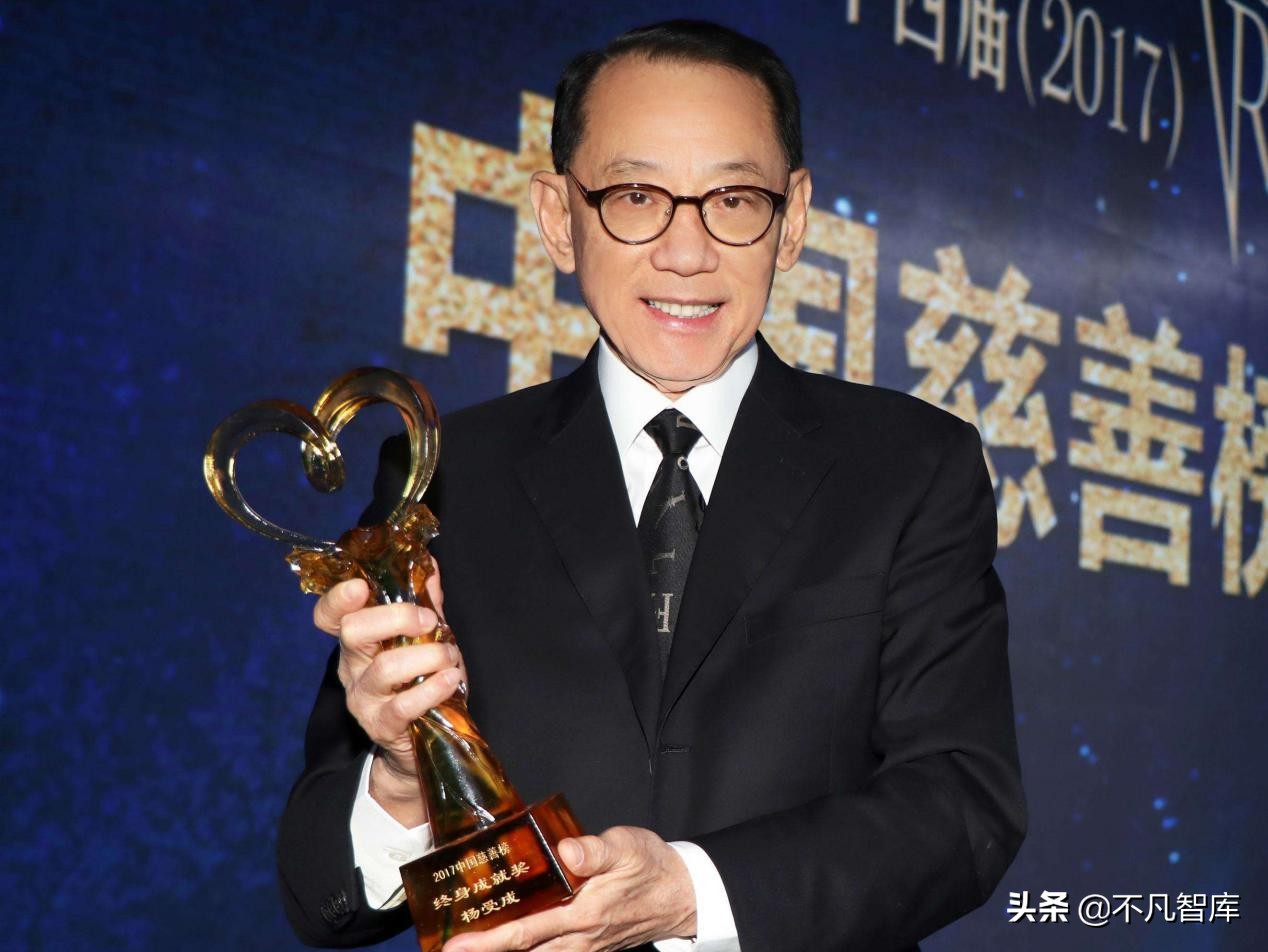 39岁负债3.2亿，61岁成上市集团老板，今比肩李嘉诚