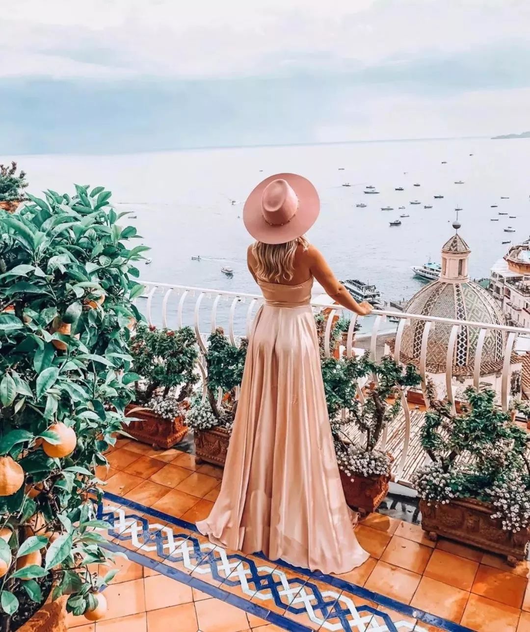 秋冬的裙子这样穿才好看,秋冬怎么穿裙子好看又不冷